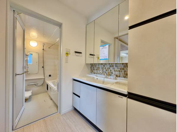 朝の身支度、夜のお風呂上り、ご家族で使用する場面をご想像ください。