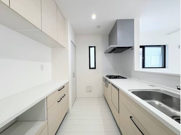 収納も安心な対面キッチン