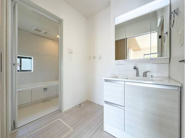 浴室はテレビモニター付き！のんびりバスタイムを満喫できます