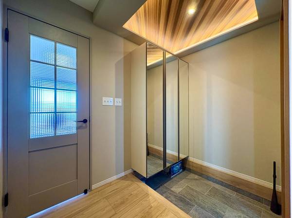 エントランスのデザインもお洒落ですね