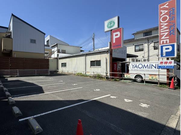 現況は駐車場です