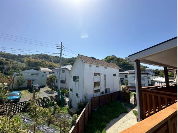 葉山低山の緑も望む心地いい眺め