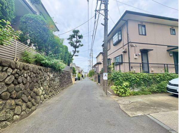 鵠沼らしい穏やかな街並みが続きます。