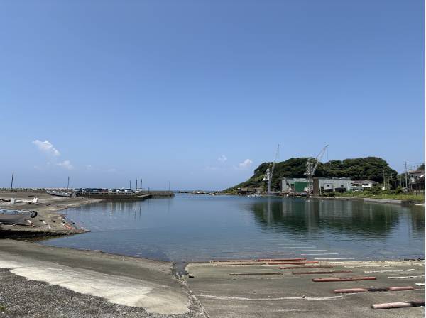 『海外港』です。冬には富士山が綺麗に見えますよ！徒歩5分（約400ｍ）