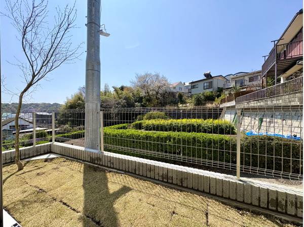 リビングから繋がるお庭スペース