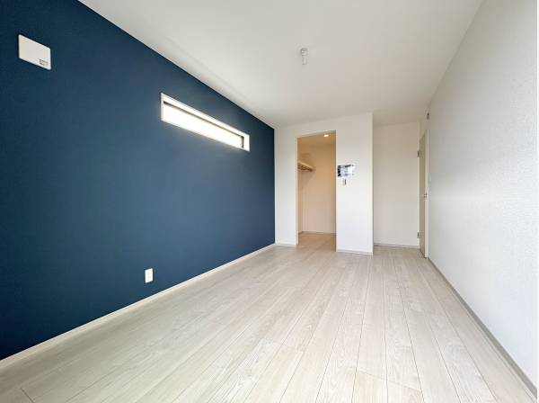 アクセントクロスが映える寝室