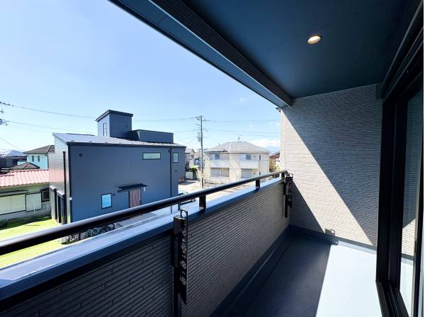 急な天候の変化にも対応可能なインナーバルコニー！