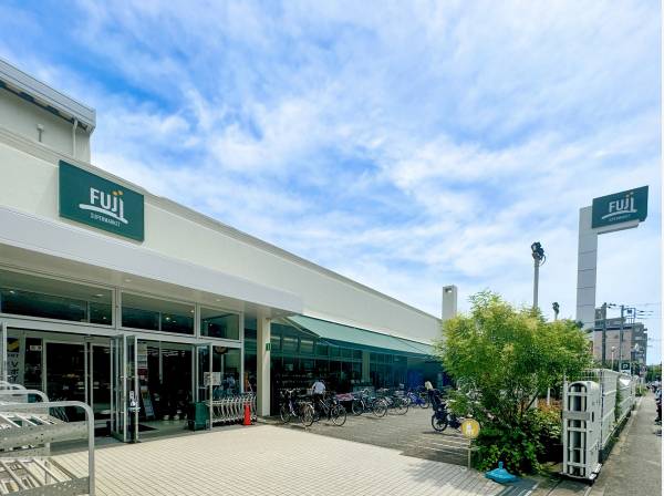 FUJIスーパー鵠沼店まで徒歩4分（約320m）
