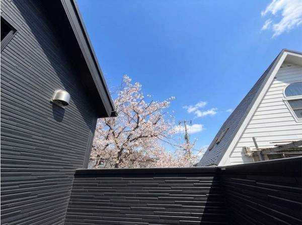 裏側のバルコニーはプライベートバルコニーになっております。