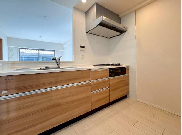 ディスポーザーや蛇口一体型浄水器など設備が豊富なシステムキッチン