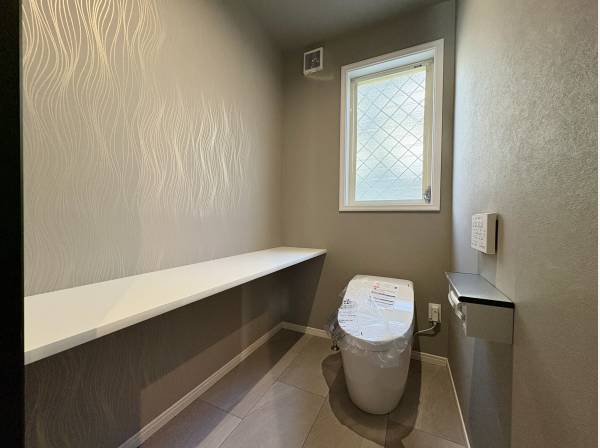 すっきりとしたタンクレストイレ