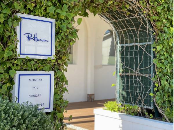 ロンハーマン逗子マリーナ店まで徒歩10分（約800m）