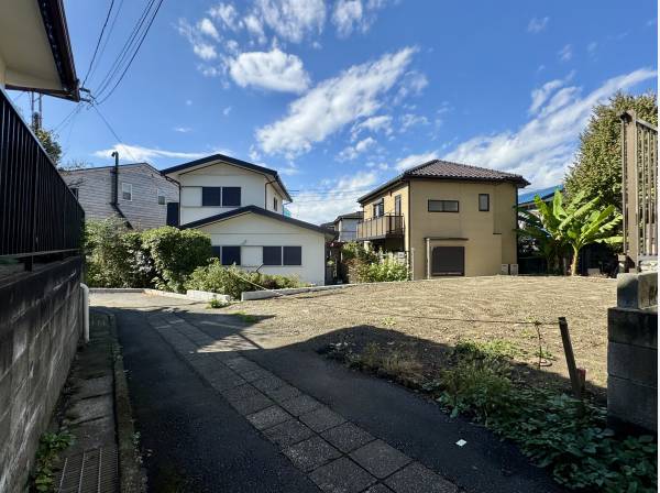 前面道路の様子(東側から撮影)