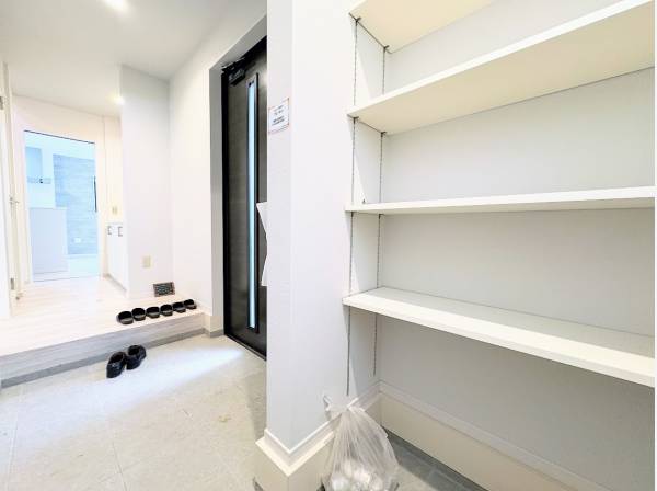 収納も豊富なゆとりある玄関