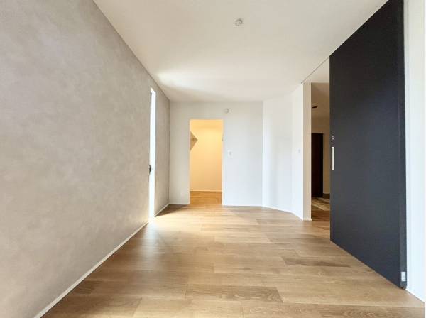 約10.7帖の主寝室（2部屋に分けることも可能）