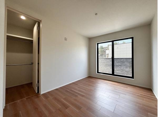 陽当りの良いメインベッドルーム