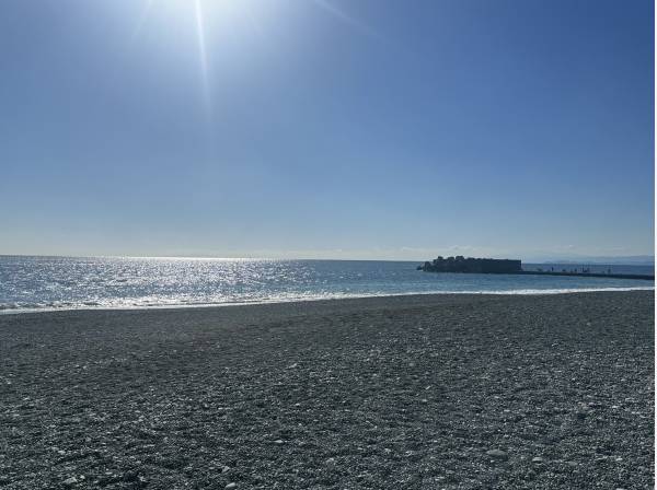 梅沢海岸まで歩いて１分。直接敷地より歩いて行けます(約60ｍ)