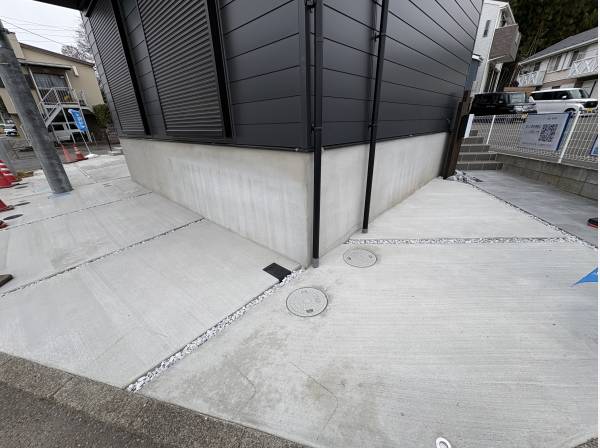 駐車場は2か所にあり、分けて停めることができますよ。