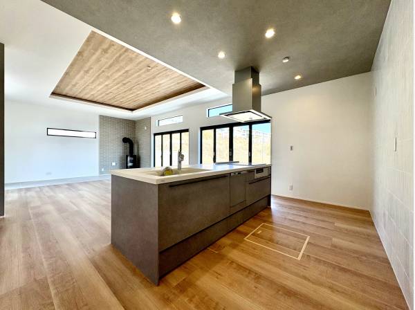 キッチンスペースもゆったりです。オープンキッチンは食洗機と浄水器付き