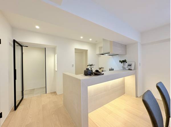 照明が綺麗な対面式キッチン