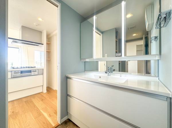 家事をスムーズにし家族の時間を増やす賢い水周り動線が魅力
