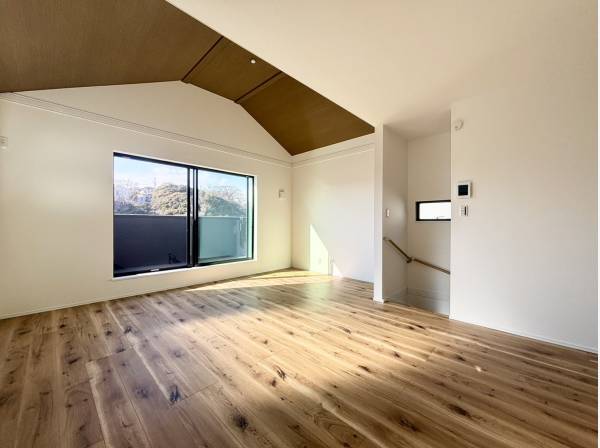 LDKは約18.3帖でとても開放感がございます