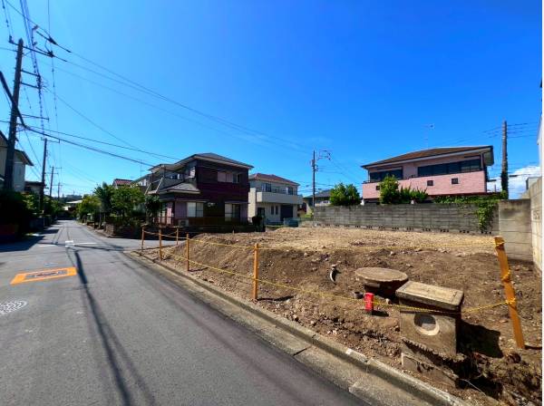 面している通りも道幅約4mと車も安心の広さ