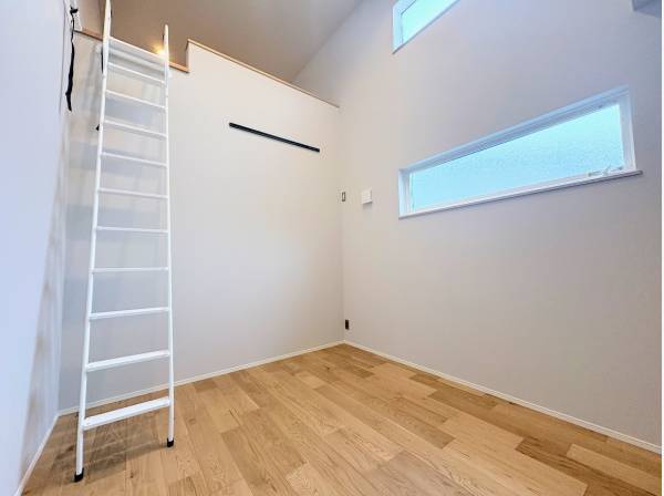 約5帖のお部屋にもロフトが付いています