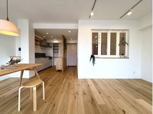 ゆったりと開放的な室内