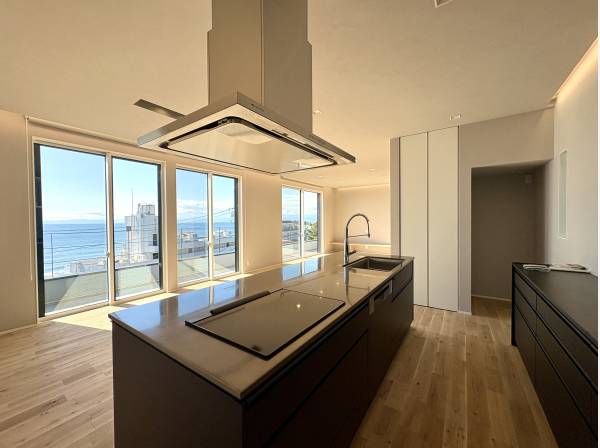 動線面でもうれしいアイランドキッチン