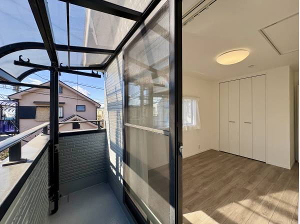 バルコニーは屋根付き