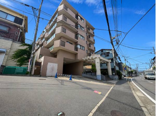 海岸もスーパーもコンビニも程よい距離！