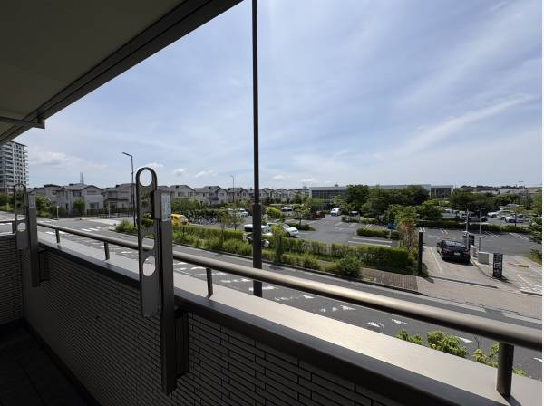 風通しがよく、周辺には高い建物がないため開放的な眺望！