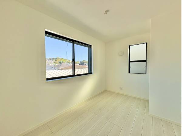 2面採光で陽光がお部屋の全体に届きます