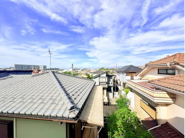 青空が広がる心地よい眺望！閑静な住宅街で穏やかな新生活を