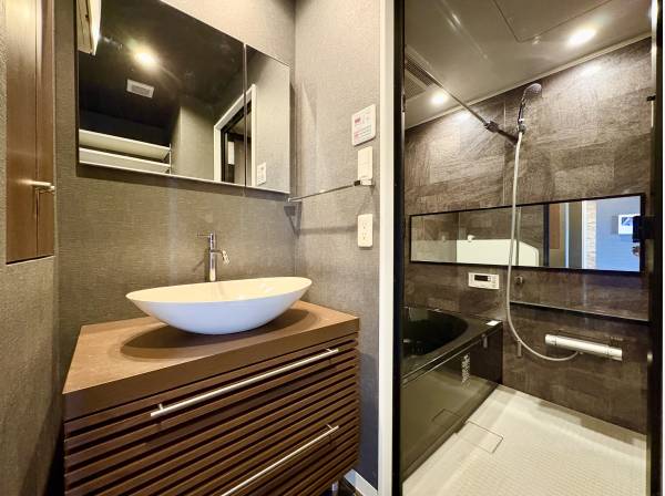 造作の洗面台・バスルーム