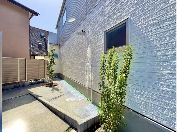 外シャワーも設置してございます。海で遊んだまま帰宅しても大丈夫です