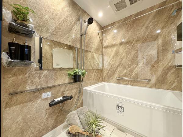 バスルームもリフォームによりピカピカに