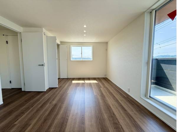 広い洋室！２部屋に変更可能！（別途費用）