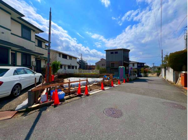 面している通りも広々としておりますね