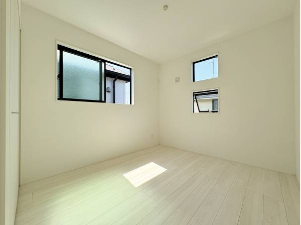 風通しのいい2階洋室