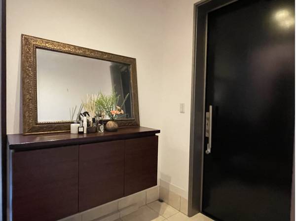 エントランスも広々としており素敵な空間