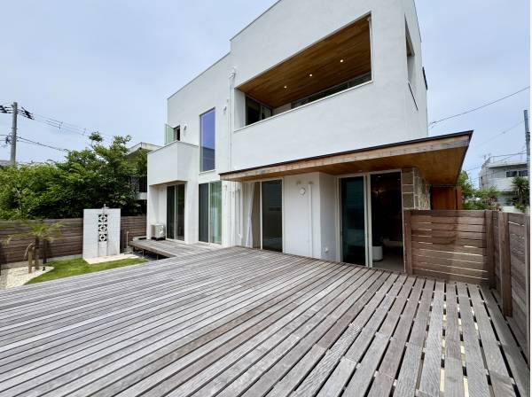 広々なウッドデッキスペース！