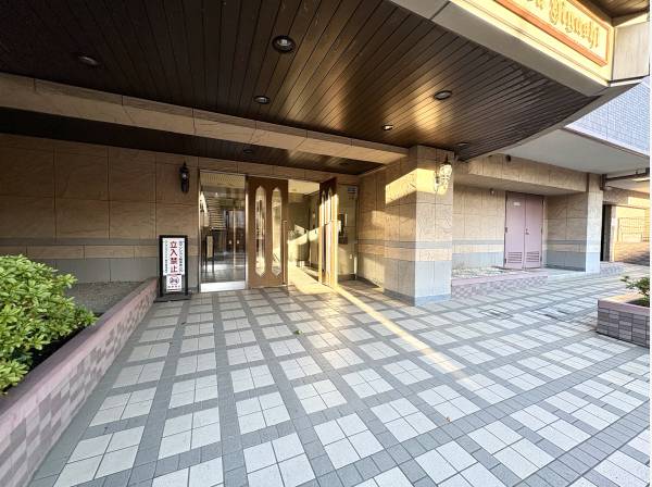 マンションエントランスです。藤沢駅徒歩10分