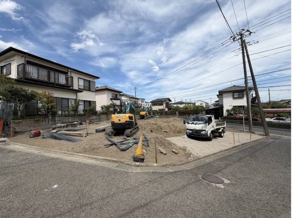 南道路に面した、日当たりの良い立地でございます！