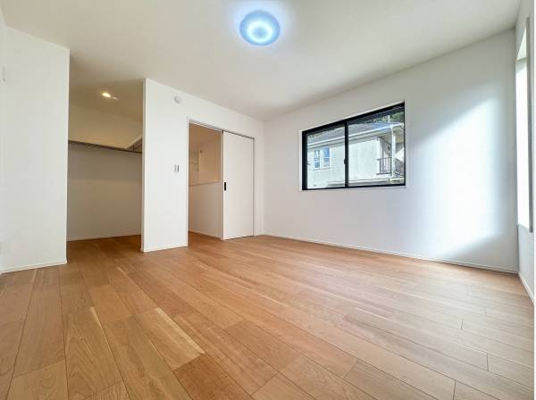 ウォークインクローゼットを完備した洋室