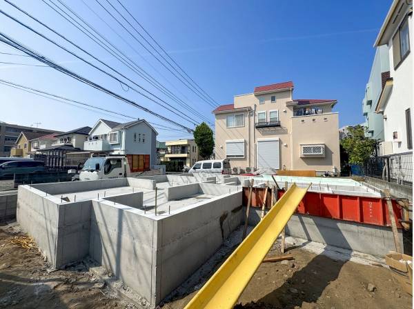 南西角地に佇むお住まいは陽当たりが良さそうですね