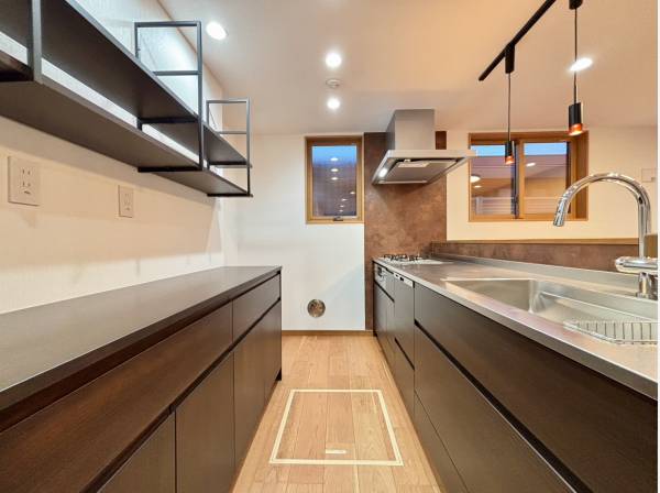 カップボード付きのキッチンスペース