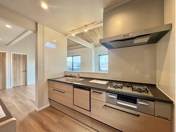 対面キッチンはお子様を安心して遊ばせながら家事ができます