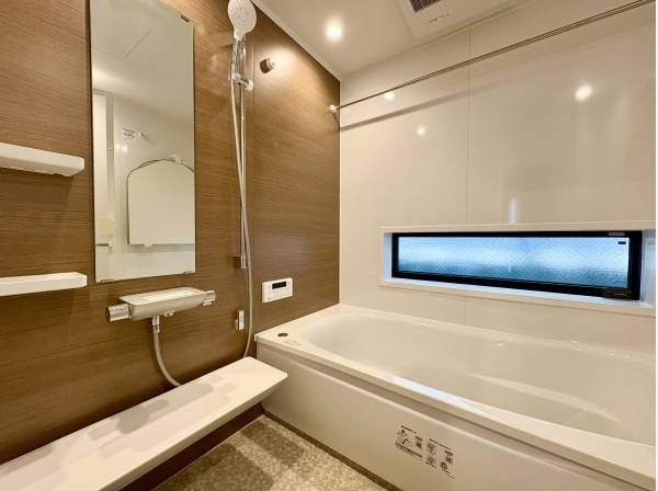 換気に嬉しい窓付きのバスルーム